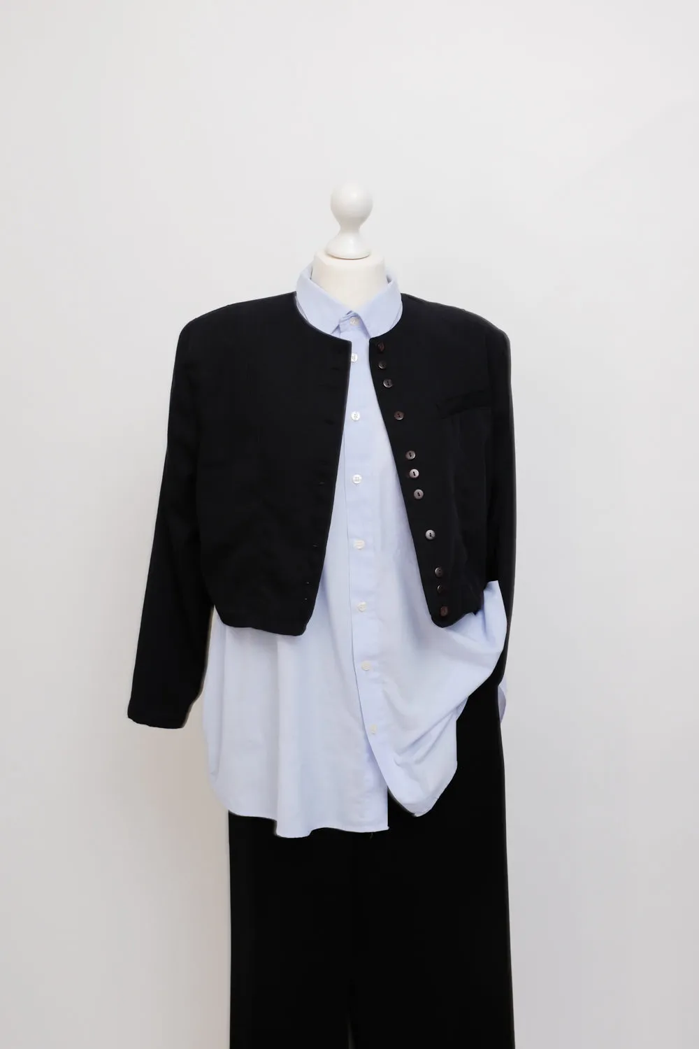 CROPPED VINTAGE BLACK BOXY BLAZER