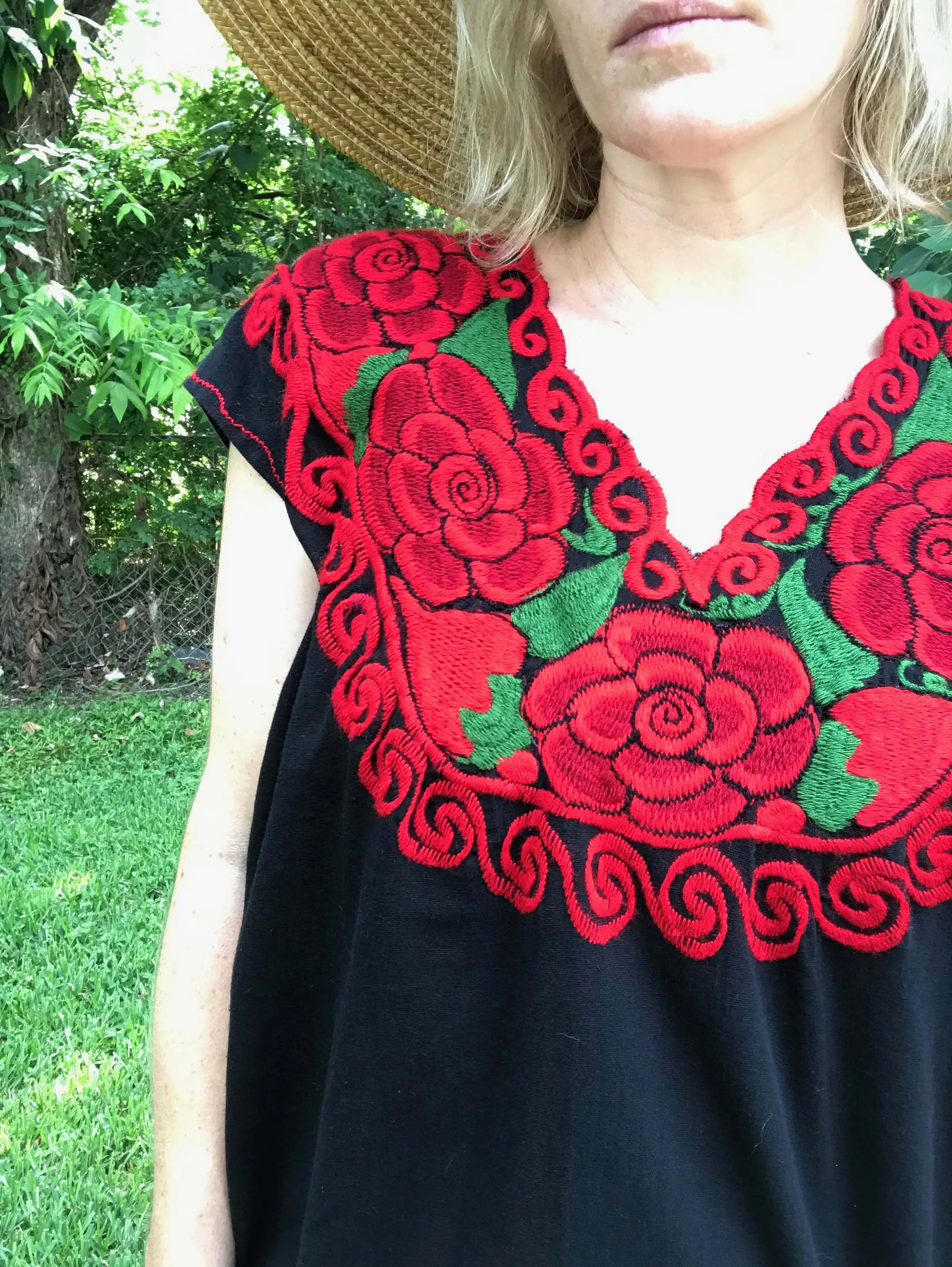 Vintage 70s | Mexican Hippie Cotton Boho Embroidered Puebla Blouse | Free Size